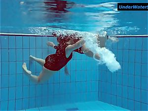two super-steamy teenagers underwater