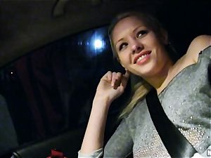 nice Lola Taylor gets saucy pounding on the back seat